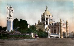 CPA Baslique De Lisieux Statue of co Therese to Entering of the Square