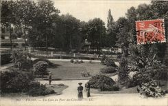 CPA Vichy Un Coin du Parc des Celestins