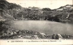 CPA the Pyrenees the Lake Escoubous and Glaciers of Neouvielle