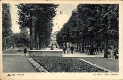 CPA Vichy Le parc Allee Fleurie