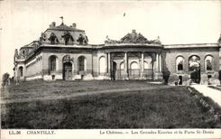 CPA Chantilly Le Chateau Les Grandes Ecuries Et La Porte St Denis