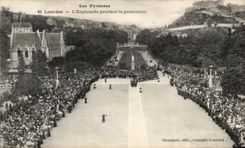 CPA the Pyrenees Lourdes the Esplanade During the Procession