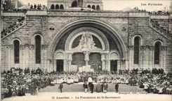CPA Lourdes the Procession of St Sacrament