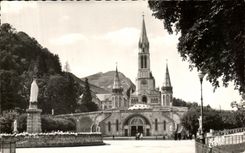 CPA Lourdes Basllique And the Couronnee Virgin