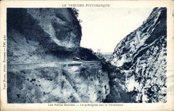 CPA Le Vercors Pittoresque Les Petits Goulets Le precipice sur la Vernaison