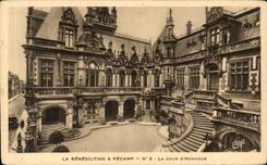 El benedictino de CPA tiene Fecamp el patio principal