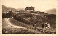 CPA Luchon Superbagneres Train station And the Large Hotel