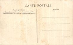 CPA Costumes Bretons Un bapteme a la sortie du l'Eglise de Plougastel Folklore