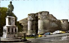 CPSM Angers the Castle and Statue of King Rene