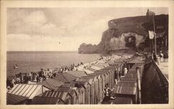 CPA Etretat La Plage Et Les Cabines 