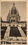 CPA Paris En Flanant Le Sacre Coeur de Montmartre et l'Escalier Monumental