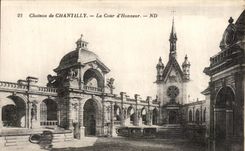 CPA Chateau De Chantilly La Cour D'honneur