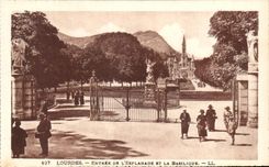 CPA Lourdes Entrance Of the Esplanade And the Basilica