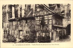 CPA the Cathedral of Rouen Old women Houses to the foot of the Tower Saint Romain