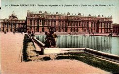 CPA Palais De Versailles Facade Sur Les Jardins Et Le Parterre D'Eau