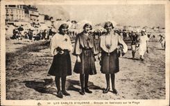 CPA Sables d'Olonne Group De Sablaises On the Beach Folklore Costume