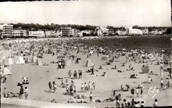 CPSM Royan una esquina de la playa