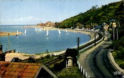 Pequena dimension de CPSM Cabourg de los veleros azules que vuelven al puerto