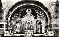 CPSM Lourdes Interireur of the Rosary