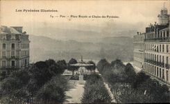 CPA Les Pyrenees Illustrees Pau Place Royale et Chaine des Pyrenees