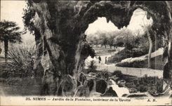 CPA Nimes Interior Garden of the Fountain of the Cave