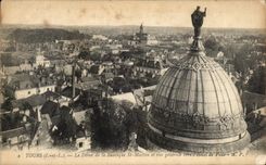 CPA Tours Le Dome de la Basilique St Martin et vue generale vers I'Hotel de ville