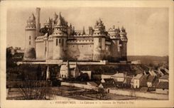 CPA Pierrefonds Le Chateau et la maison de Viollet le Duc