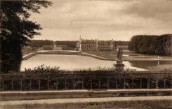 CPA Chantilly Le Chateau Vue Generale prise du Saut du Loup