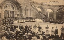 CPA the Pyrenees Lourdes Blessing of St Sacrament