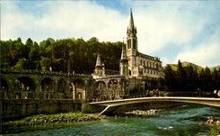 CPSM Lourdes the Basilica and Gave