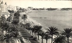 CPA Cannes Hotols and the Beach Walk of the Small cross