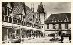 Galerias principales del patio de dios del hotel de CPA Beaune