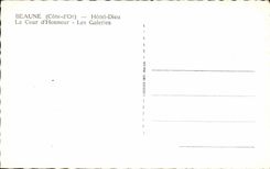 Galerias principales del patio de dios del hotel de CPA Beaune