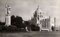 CPA the Basilica De Lisieux Statue Of co Therese has Intree Of the Square