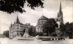 CPA Pau L'Eglise St Martin Boulevard des Pyrenees et le Grand Hotel Gassion