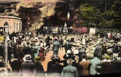 CPA Lourdes patients in front of the cave