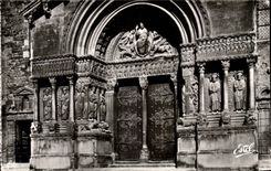 CPA Arles the Gate of the Cathedral St Trophime