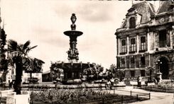 CPA Limoges the Fountain of the Town hall