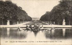 CPA Palais De Versailles Le Parc Le Bassin d'Apollon et le Tapis Vert