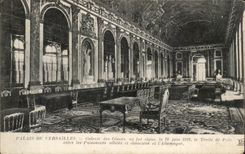 CPA Palais de Versailles Galerie des Glaces ou fut signe Traite de Paix entre les Puissances alliees 