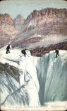 CPA Sur le glacier Traversee d'une crevasse Alpinisme 