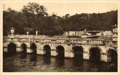 Jardin de CPA Nimes de la fuente Les Bains romano