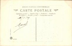 CPA debajo de los arboles de madera