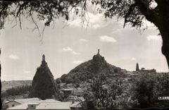 CPA Le Puy Le rocher Corneille et Nd de France et la cathedrale 