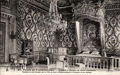 CPA Palais of Fontainebleau Chambre has Coucher of Marie Antoinette Tentures out of Donnees silk By the Town of Lyon