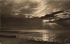 Crepusculo de CPA Dieppe en la playa