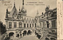 Ataque frontal principal benedictino del patio de CPA Fecamp del museo