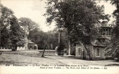 CPA Versailles Le Petit Trianon La Laiterie et le Maison de la Reine 
