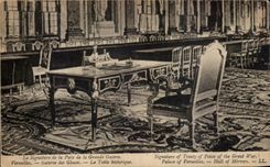 CPA Versailles Galerie Des Glaces LaTable Historique Signature de la paix
