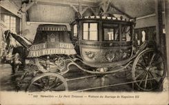 CPA Versailles Le Petit Trianon Voiture du mariage de Napoleon III